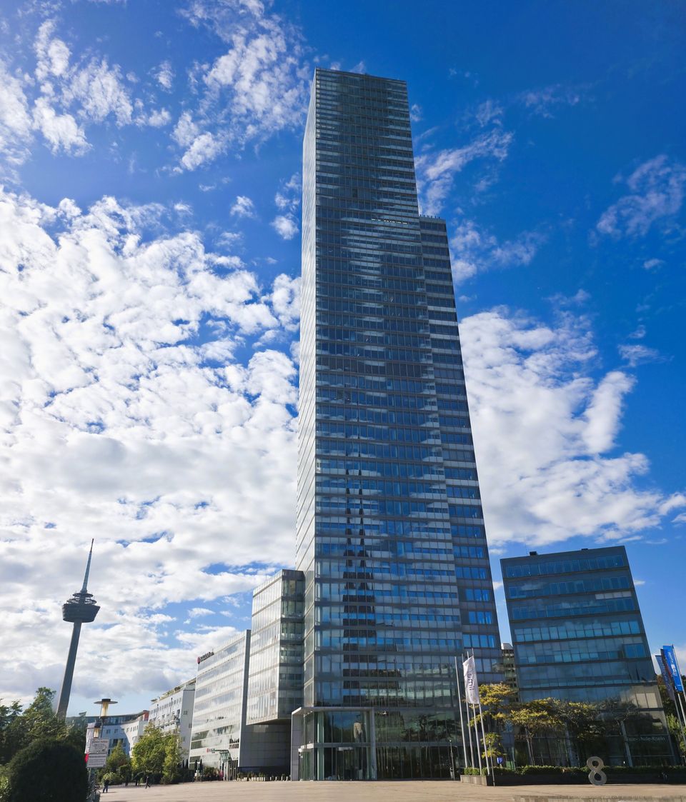 Der KölnTurm im Kölner Mediapark